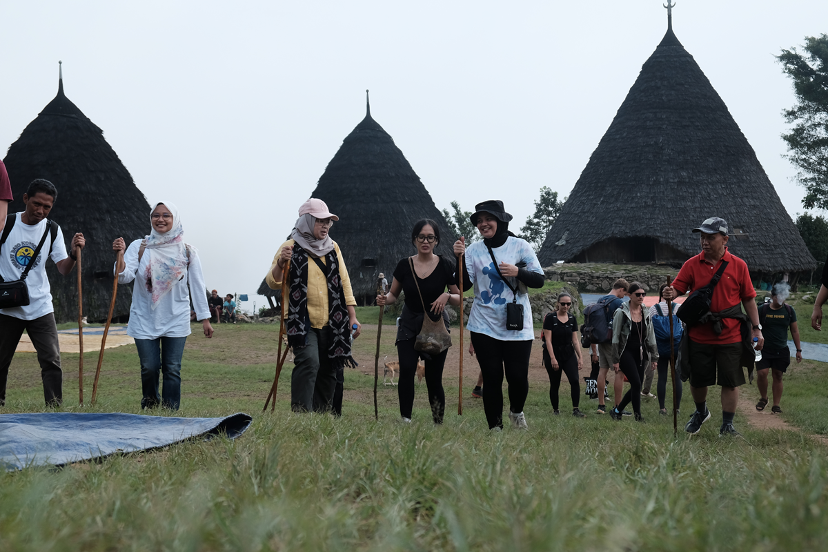 wisata desa waerebo flores