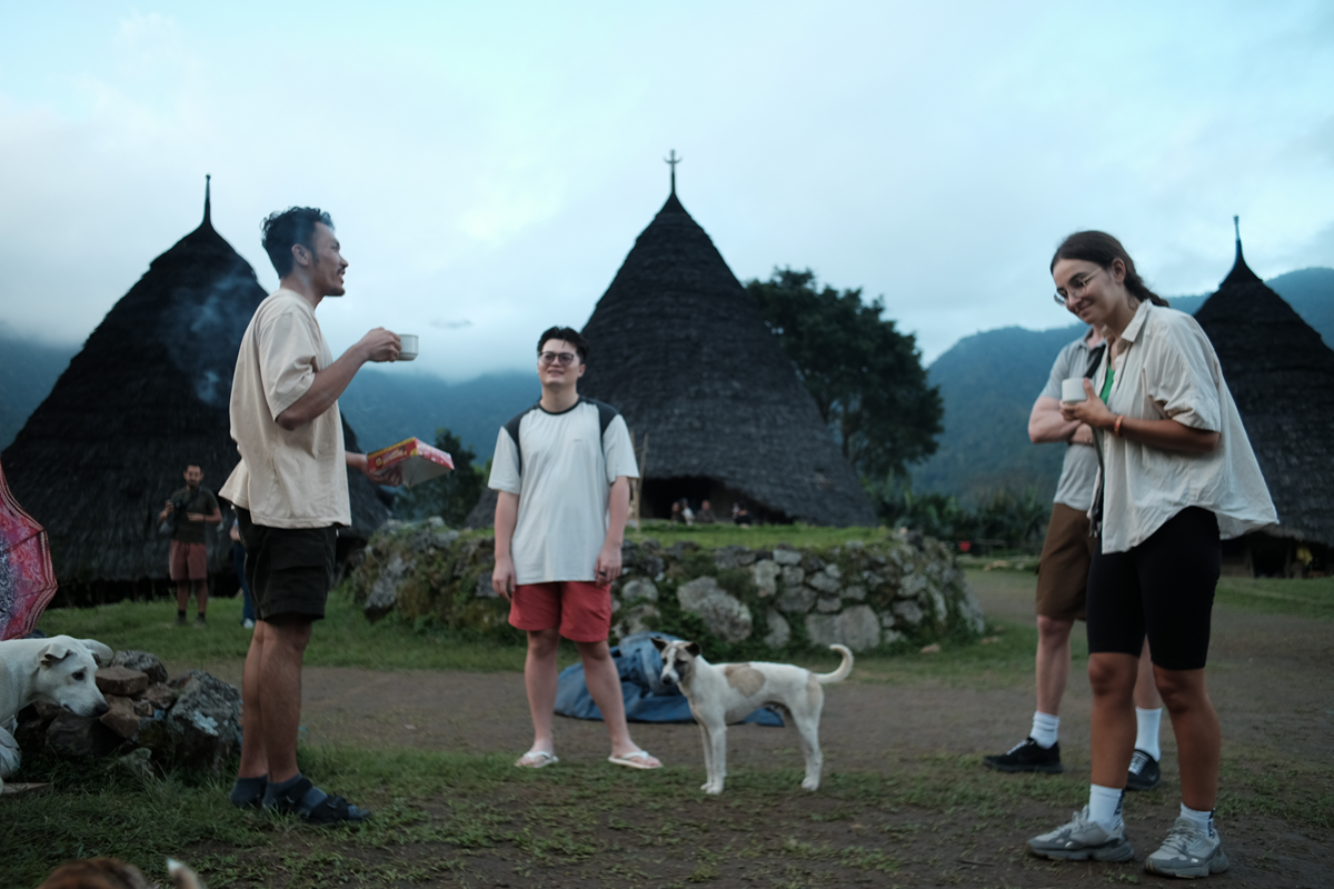 explore wae rebo flores