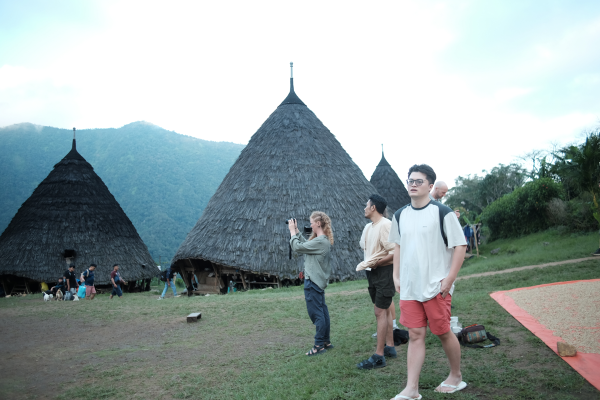 wisata desa waerebo flores
